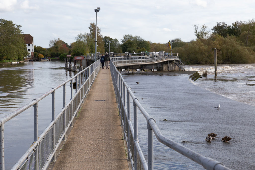 Weir Walk. Hambleden Weir, Buckinghamshire