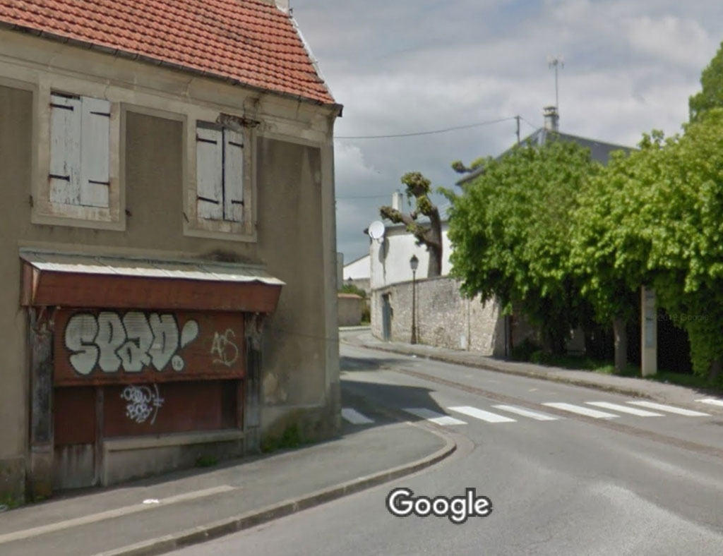 Rue de Thoiry and Place Maxilmilien Sully in Neauphle-le-Vieux, east of Paris.