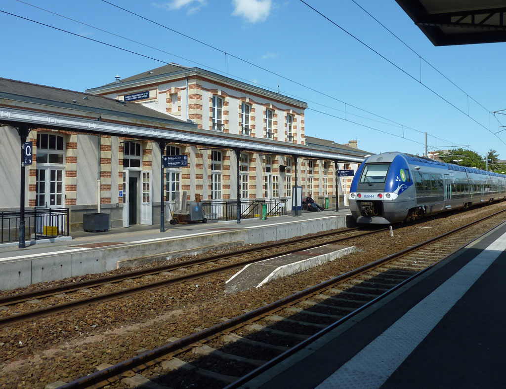 Dol de Bretagne Station