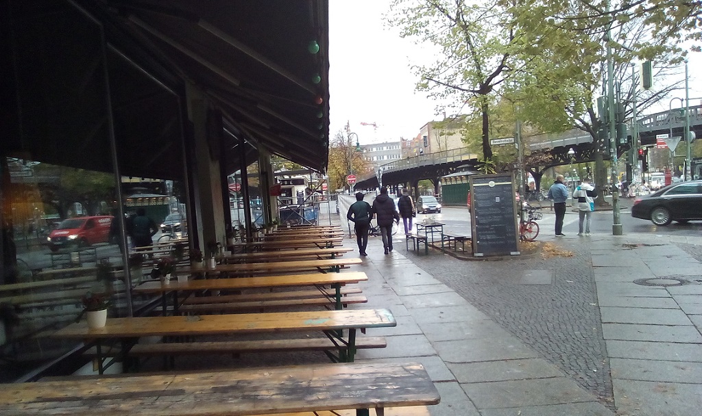 Looking towards Oberbaumstraße at the corner of Köpenicker Straße and Bevernstraße, Berlin 10997.