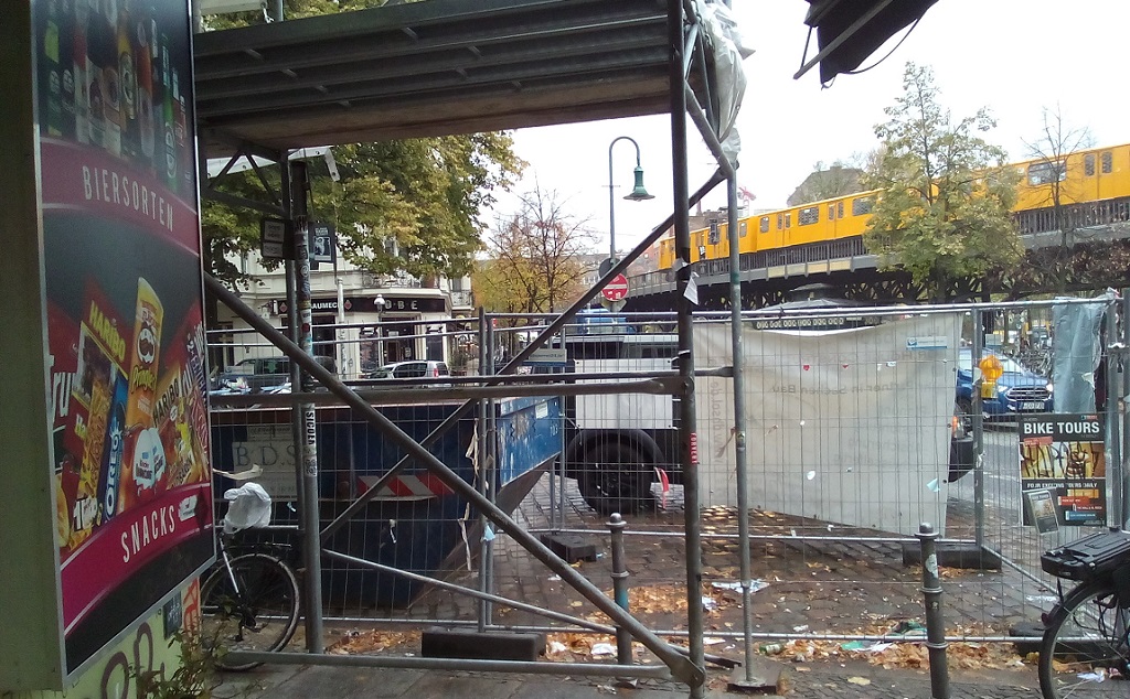 Looking towards Oberbaumstraße at the corner of Bevernstraße and Köpenicker Straße.