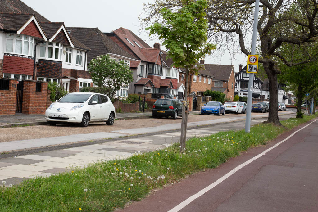 Great West Road, Isleworth, Middlesex, TW7 looking towards Gillette Corner.