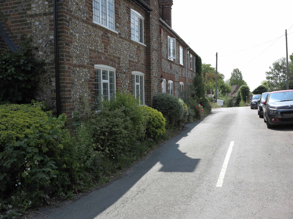 2 and 3 Paul's Hill, Penn, Bucks to the right