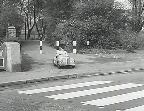 path leading to Watermeadows Open Space and through to Sevenoaks Way, Main Road, St Paul's Cray, Orpington, Kent. Circa 1954