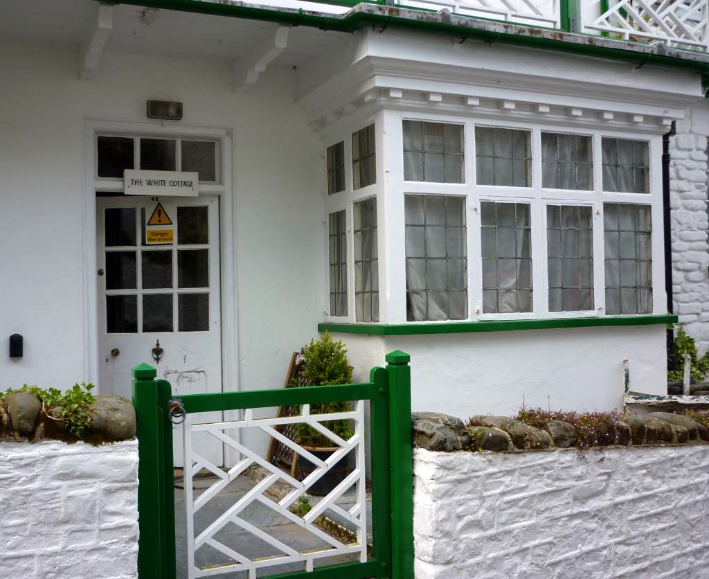 The front door and bay windows of a cottage called "The White House"...how apt!