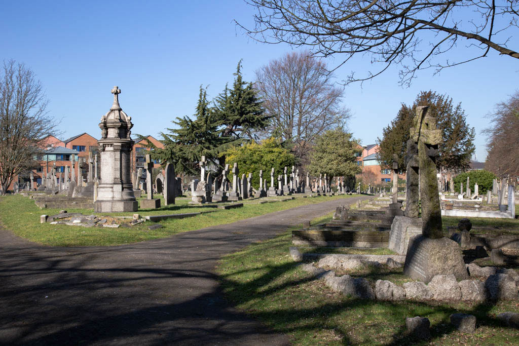 Isleworth Cemetery on Park Road.