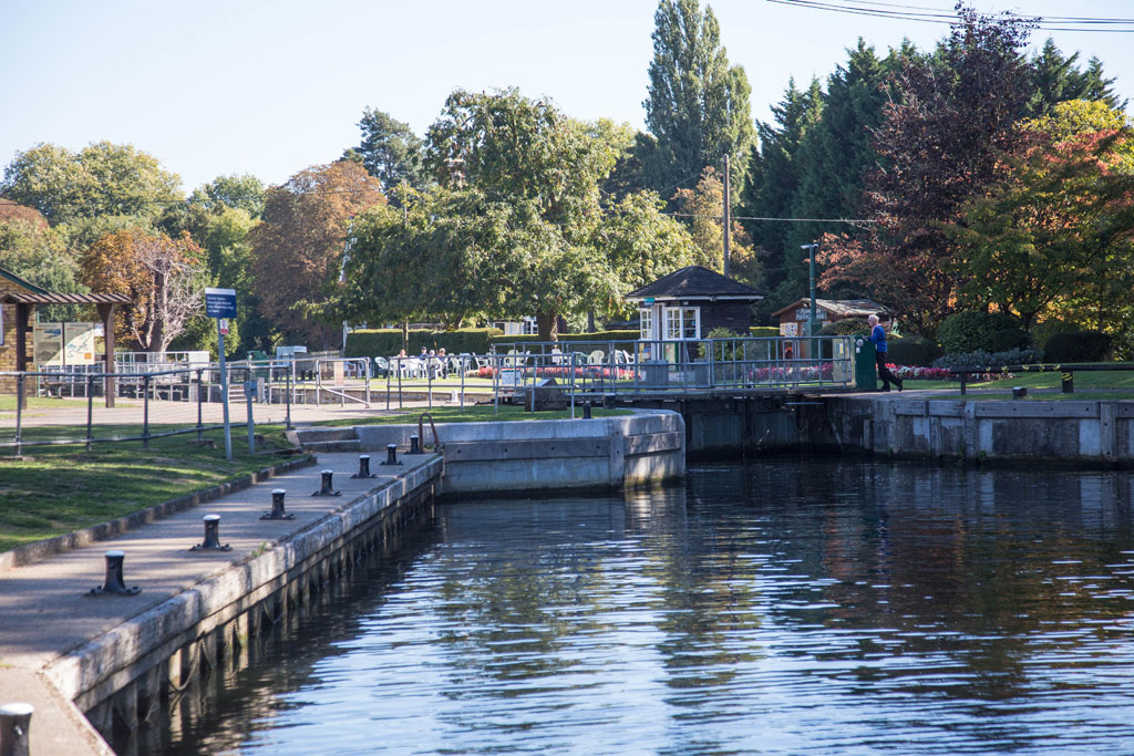 Shepperton Lock on the River Thames in Surrey.