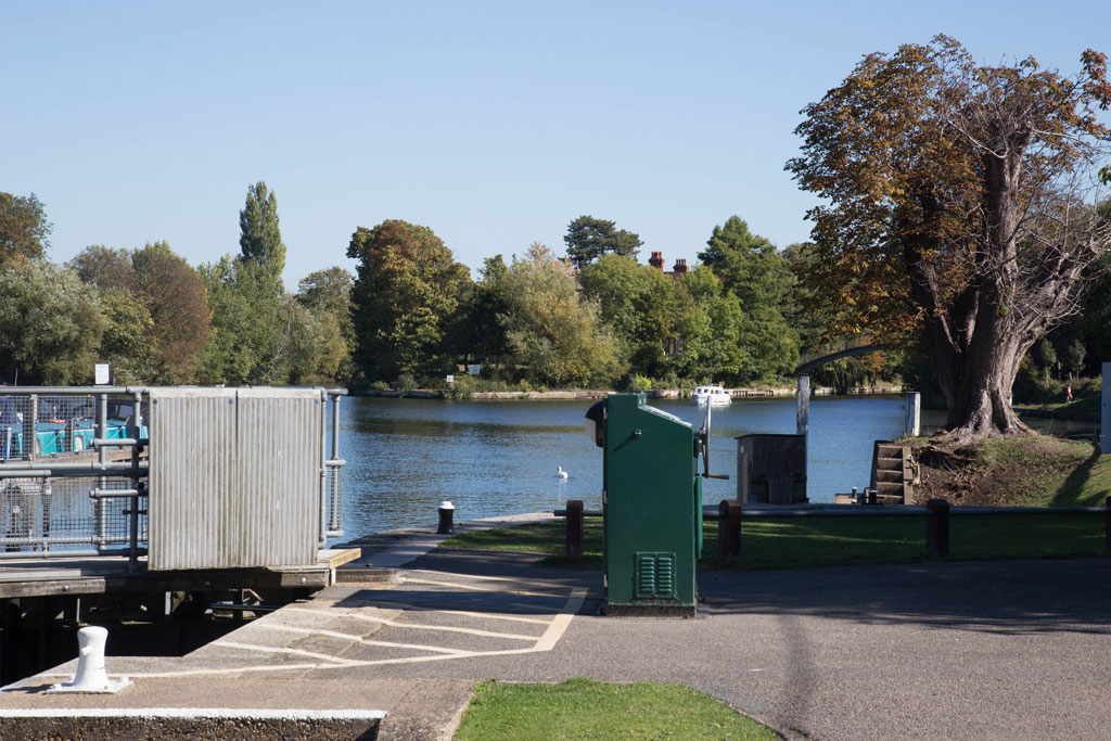 Shepperton Lock on the River Thames in Surrey.