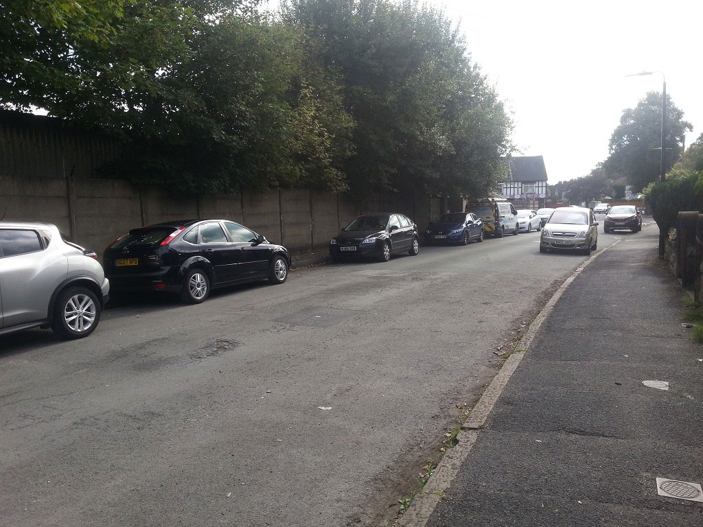 Golf Road with buildings on Moss Lane in the background.