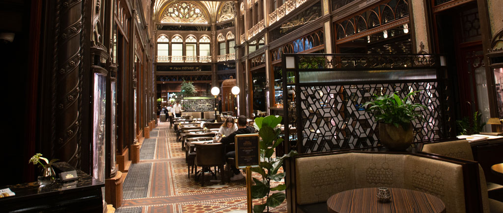 Paris Udvar, Budapest