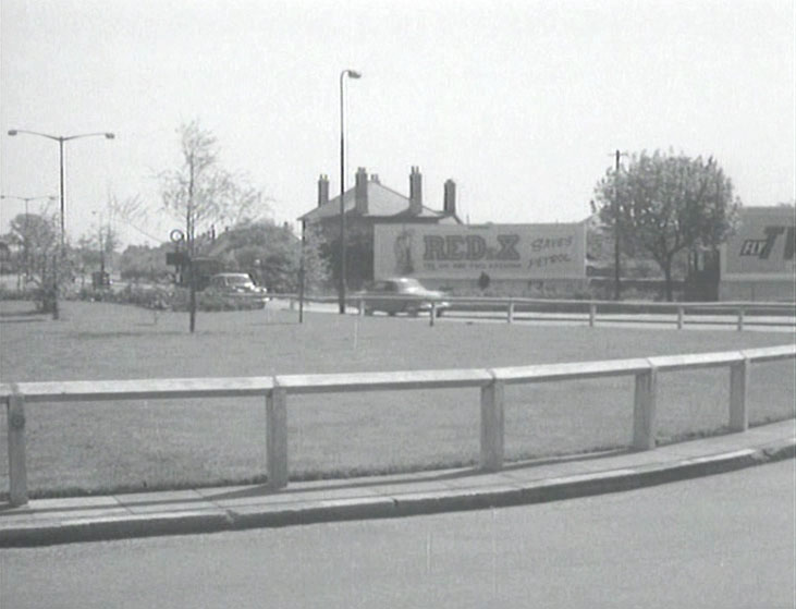 Waggoners roundabout where the A4 Bath Rd junctions with The Parkway, Hounslow West. Circa 1957
