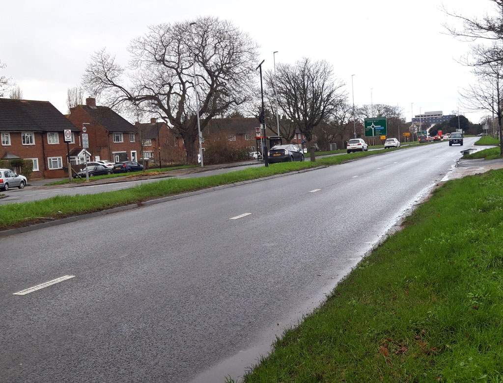 A4 Bath Rd Hounslow West, looking west approaching Waggoners roundabout.
