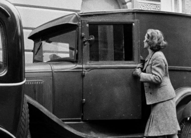 The entrance to Pottery Lane, London W11. Circa 1960