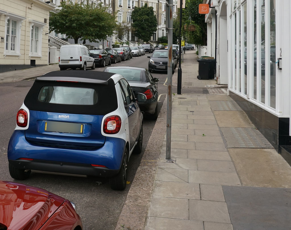 Looking along Belsize Crescent from the corner of Belsize Lane.