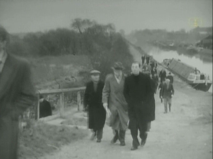 looking south-east from Bulls Bridge. Circa 1954