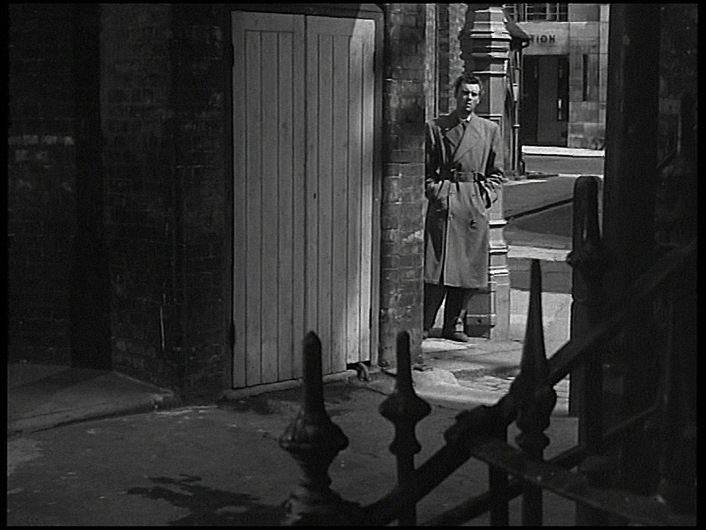 In the background is the British Overseas Airway Corporation terminal building on Buckingham Palace Road. The doorway to St. Philip’s Church (the parsonage still stands on 162 Buckingham Palace Road) can just be made out behind the lamppost. Circa 1952