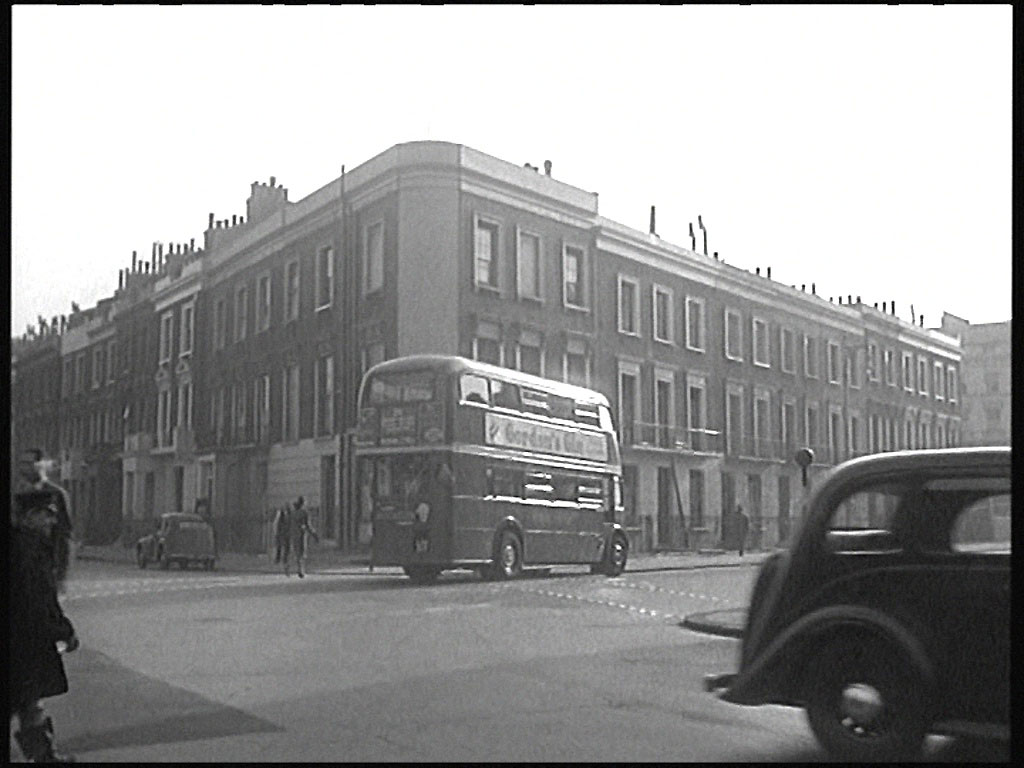 The bus turns right into the ‘southern’ end of Charlwood Street. Circa 1952