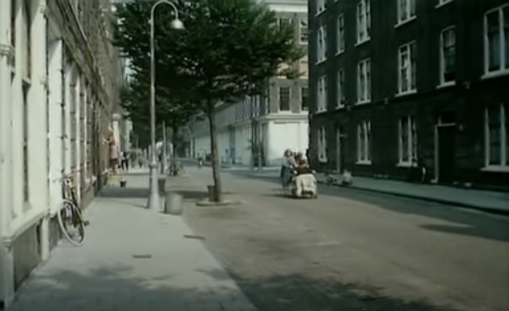 the intersection of Blankenstraat and Eerste Leeghwaterstraat. Circa 1984