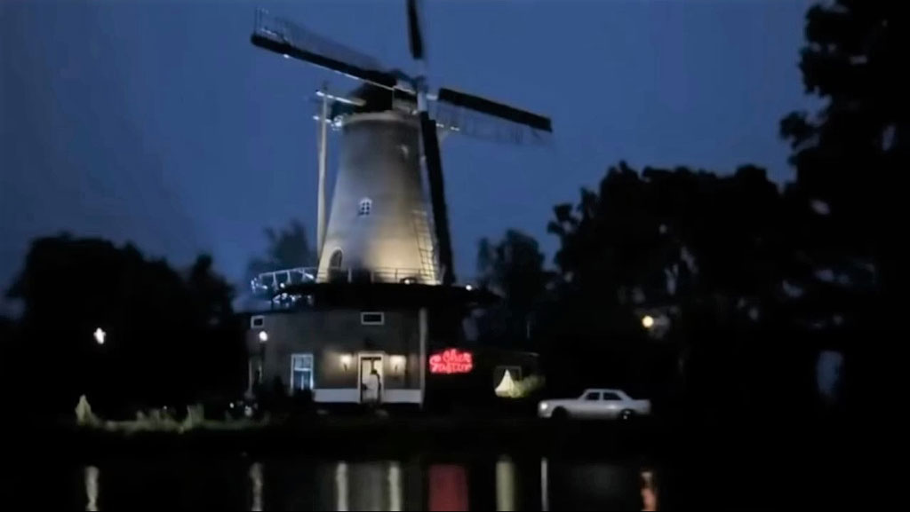 Spuikade 1 in Geervliet and the name of the windmill is Bernisse molen. Circa 1988