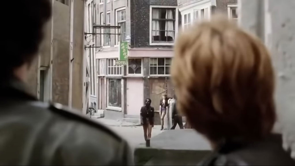 The intersection of Zeedijk and Sint Olofsteeg. Circa 1988