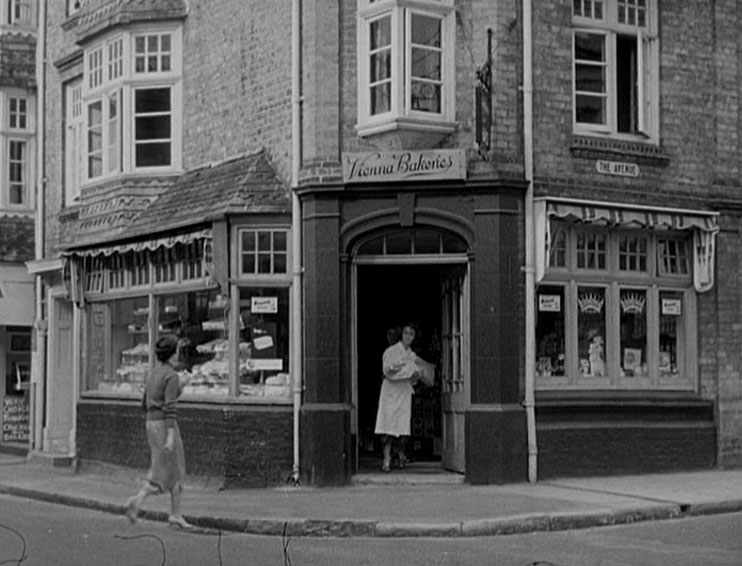 The corner of Thames Street and The Avenue, Sunbury-on-Thames. Circa 1956