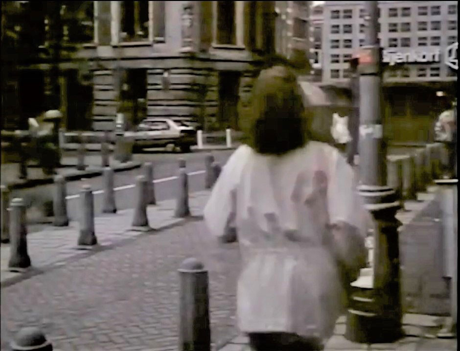 Papenburgsteeg intersection Damrak, Amsterdam. Circa 1985