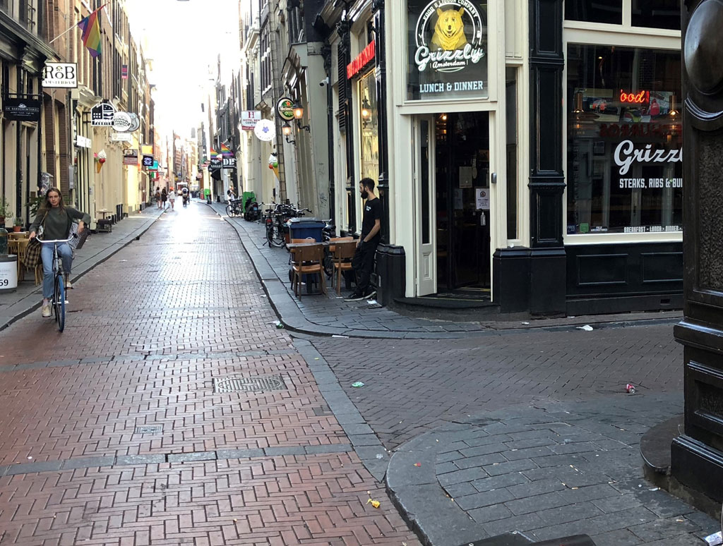 Warmoestraat intersection Oudebrugsteeg, Amsterdam.
