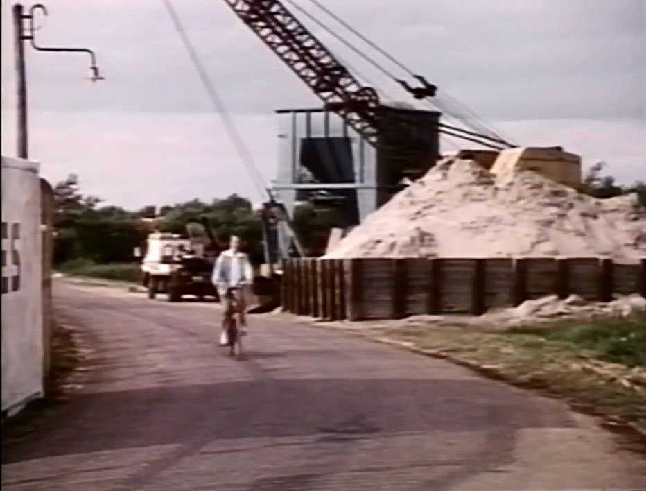 Kanaaldijk, West-Graftdijk, Kamerhop next to the ferry to Spijkerboor. Circa 1985