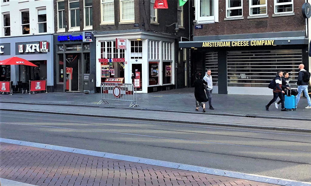 Papenburgsteeg intersection Damrak, Amsterdam