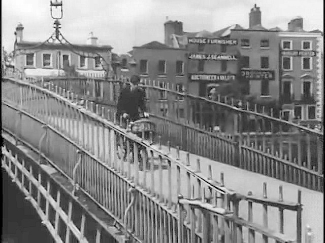 Ha?penny Bridge from Wellington Quay with Bachelor?s walk on the far side of the River Liffey. Circa 1948