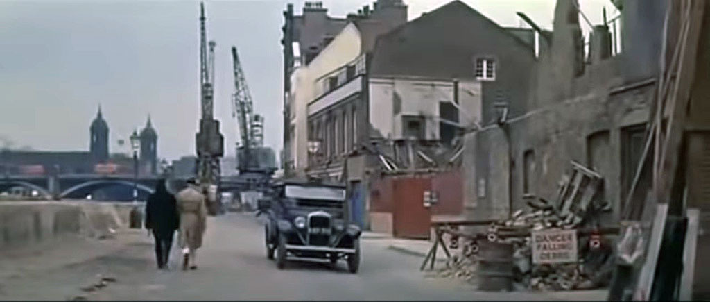 51 and 52 Bankside, known as 'Provost's Lodging', dating back to at least 1712. Circa 1962