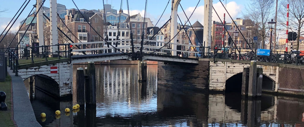 Walter Suskindbrug at the intersection Amstel and Nieuwe Herengracht, Amsterdam