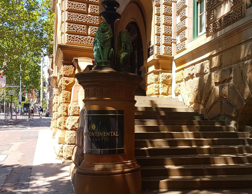 Macquarie St, Sydney, near Bridge St