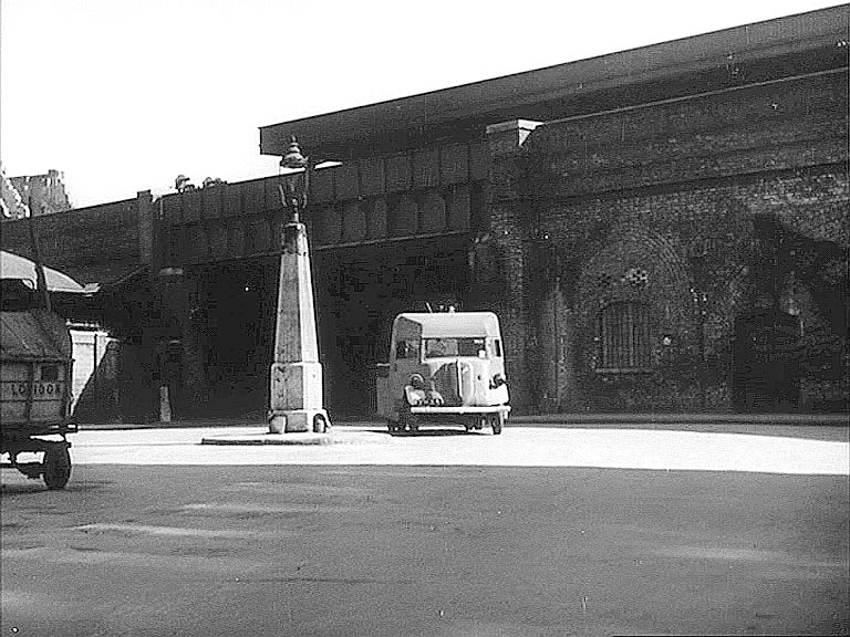 the viaduct of Fenchurch Street Station. America Square EC3, looking south towards Tower Hill Garden through the narrow street named "Crescent". Circa 1942