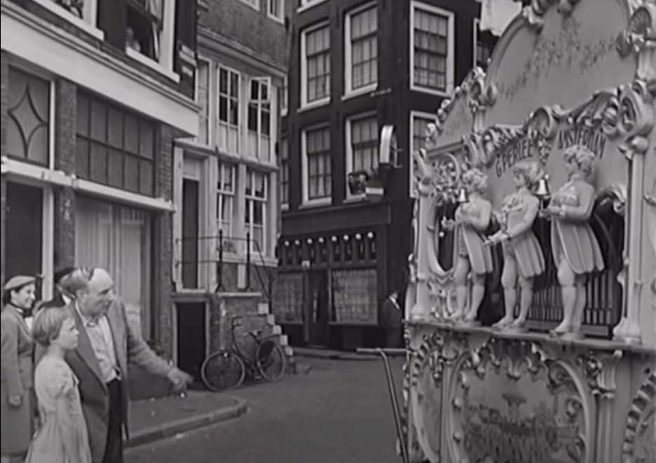 Oudezijds Voorburgwal at the intersection with Nieuwebrugsteeg and Sint Olofssteeg, Amsterdam Circa 1955