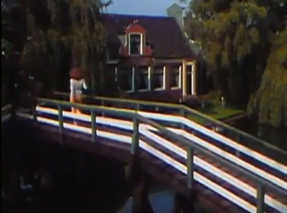 the pedestrian bridge across the canal between Kooger Park and Museumlaan, located in the municipality Koog aan de Zaan. Circa 1966