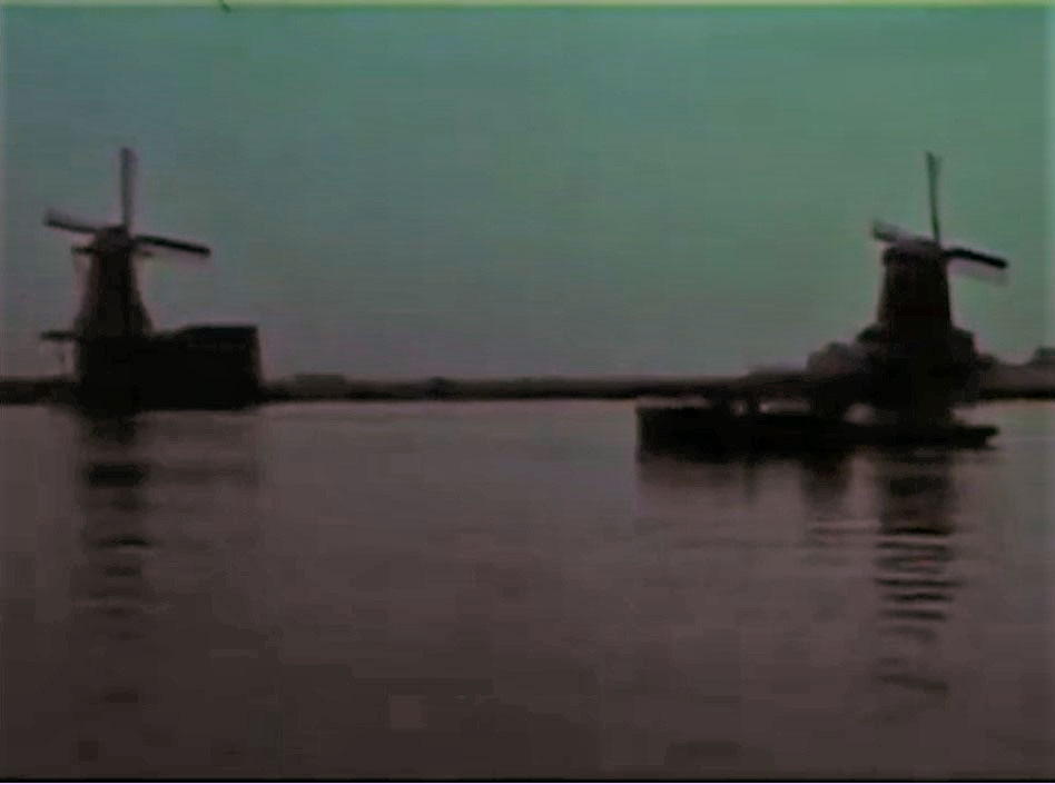 Windmill De Zoeker, Kalverringdijk 31 and Verfmolen De Kat Kalverringdijk 29, Zaandam Circa 1966