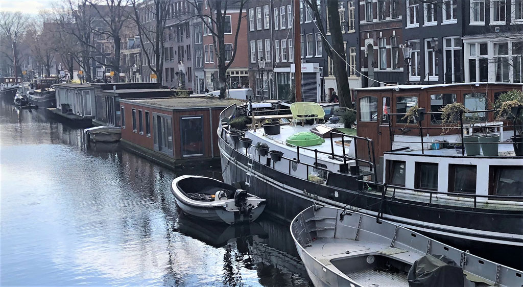 Brouwersgracht as seen from the Oranjebrug (Orange bridge)
