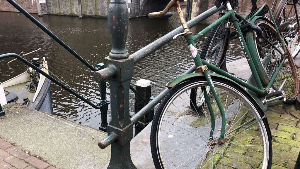 Intersection Brouwersgracht and Prinsengracht at the Lekkeresluis