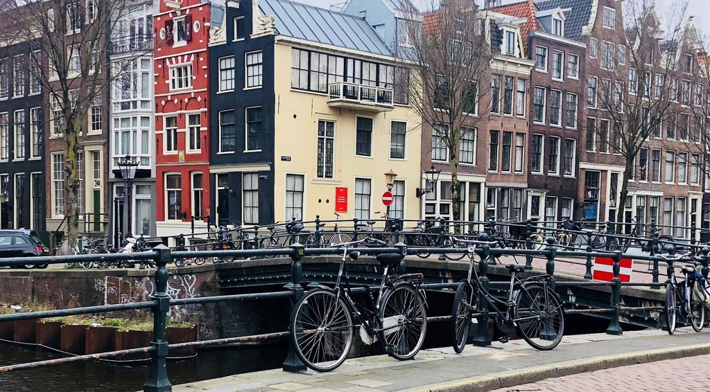 Anton Jolingbrug looking at the intersection Oude Leliestraat and Herengracht