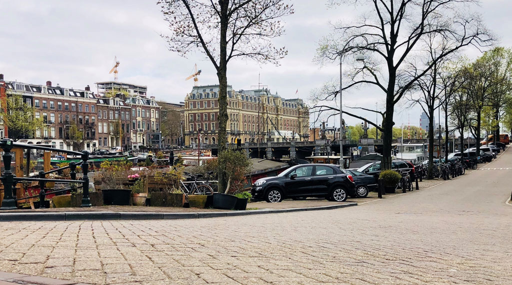 Amstel and in the background we see the Intercontinental Amstel Hotel, Amsterdam