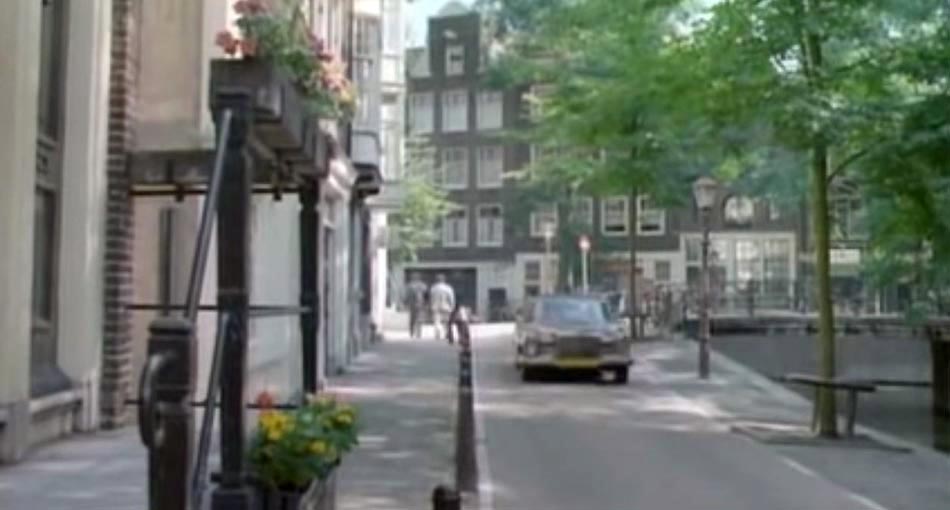 Krom Boomssloot and looking in the direction of Recht Boomsloot, Amsterdam Circa 1989