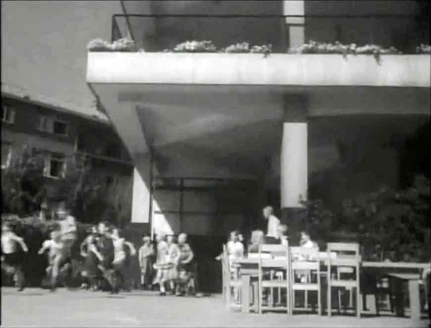 Openluchtschool voor het gezonde kind, Cliostraat 40, Amsterdam Circa 1948
