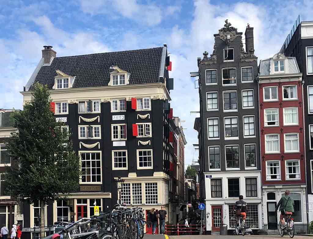 ntersection Blauwburgwal and Singel, Amsterdam
