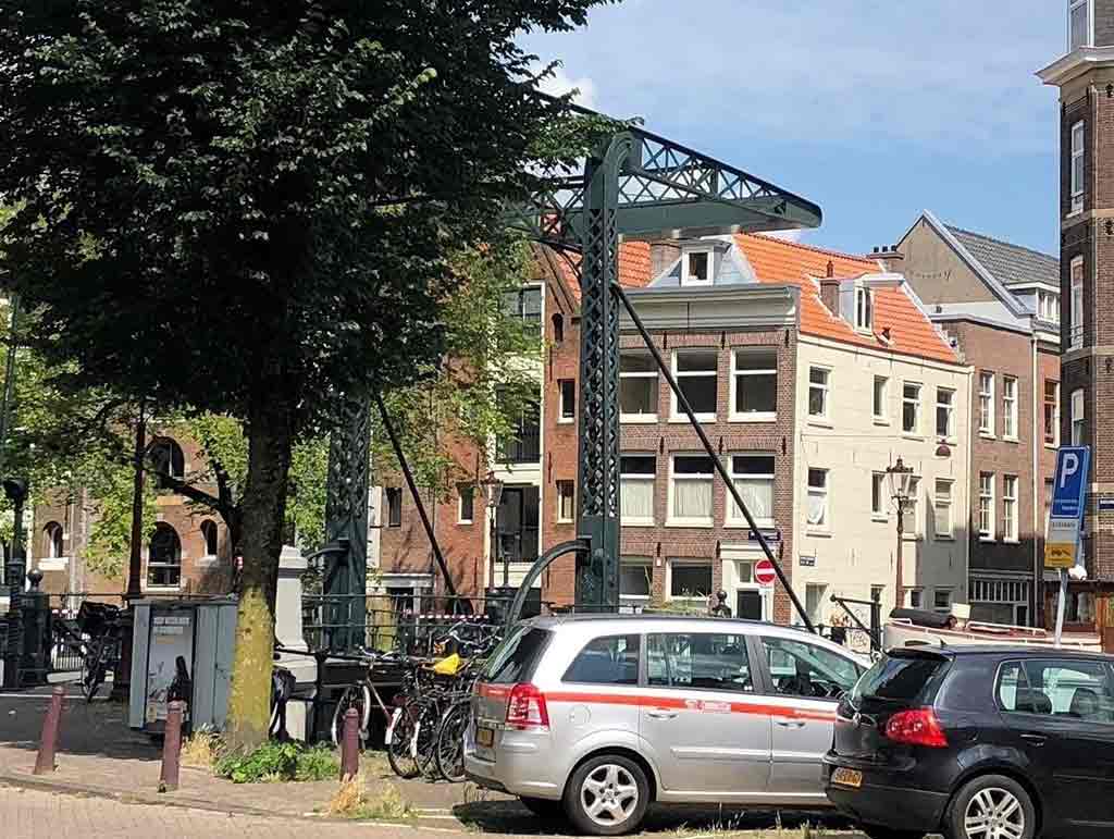 Bridge 148 at the intersection Brouwersgracht and Binnen Dommersstraat, Amsterdam