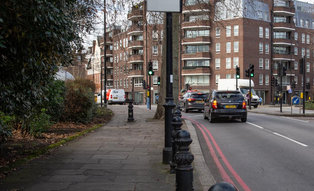 Chelsea Embankment in SW3, looking towards the junction formed by Cheyne Walk and Oakley Street