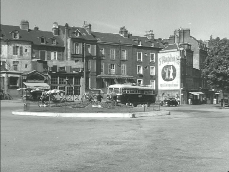 Hornfleur. Quai de la Quarantaine looking north from the harbour. Looking across to Rue Montpensier Circa 1954