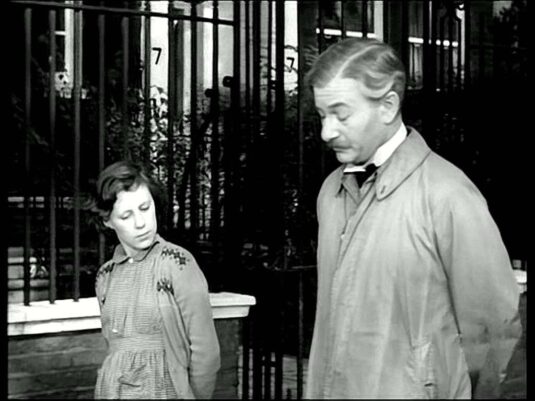 Passing 7 Cheyne Walk. Circa 1958