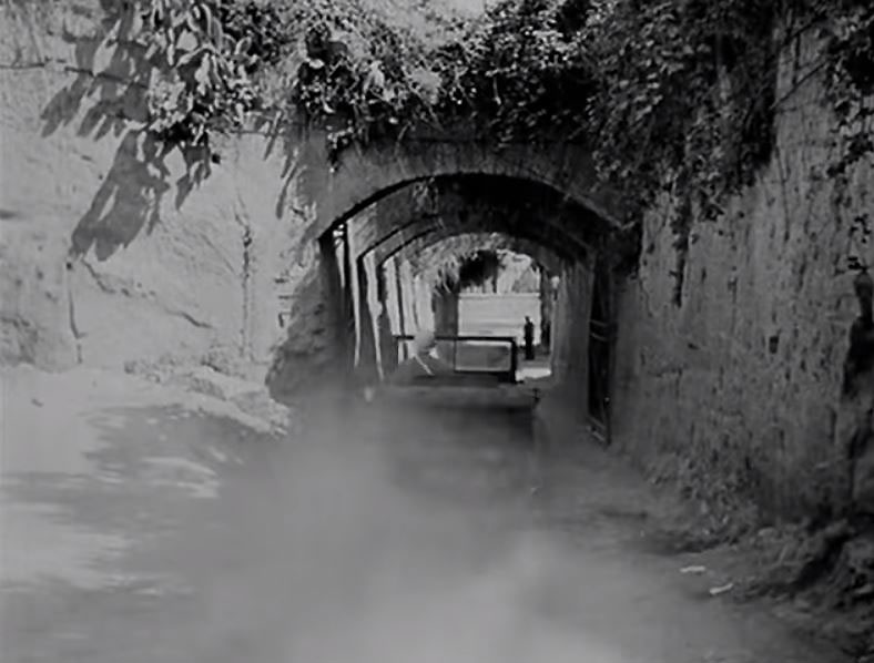 Via Fedro, located nearby Mergellina railway station. Circa 1946