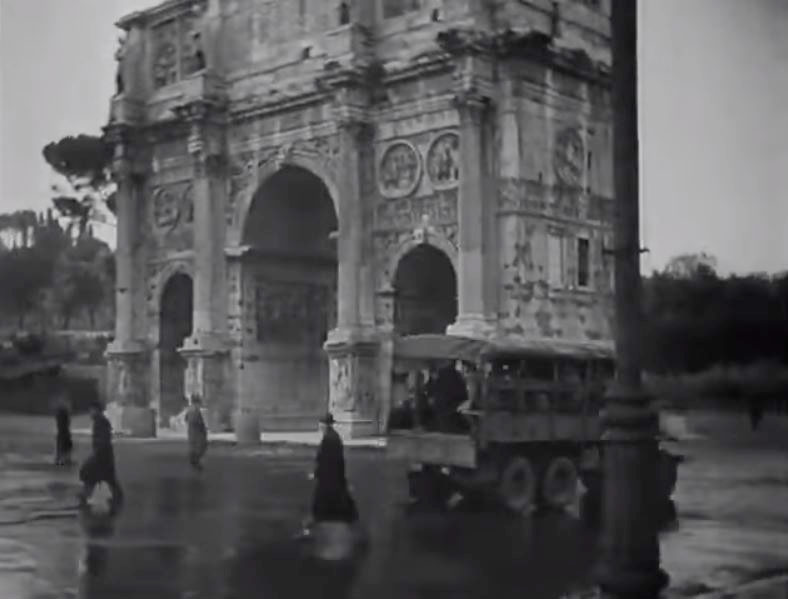The arco di Constantino to the south-west of the Colosseum. Circa 1946